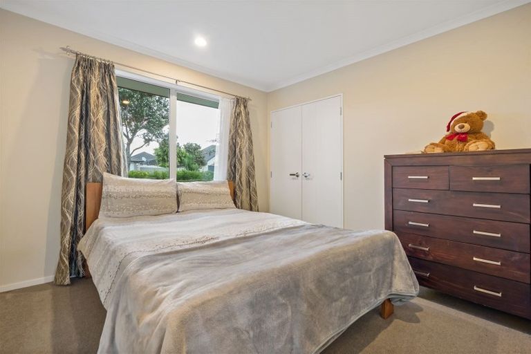 Photo of property in 28 Erceg Way, Rosehill, Papakura, 2113