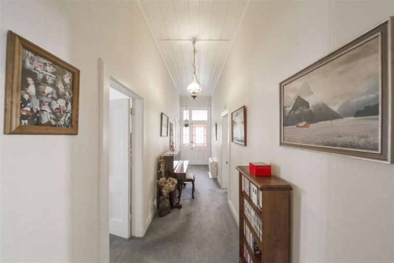 Photo of property in 1 Hunter Street, Hawera, 4610