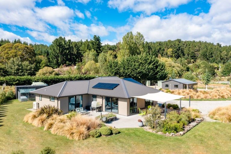 Photo of property in 22 Long Grass Place, Hawea Flat, Wanaka, 9382