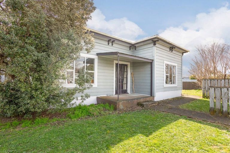 Photo of property in 13 Waterloo Street, Dannevirke, 4930