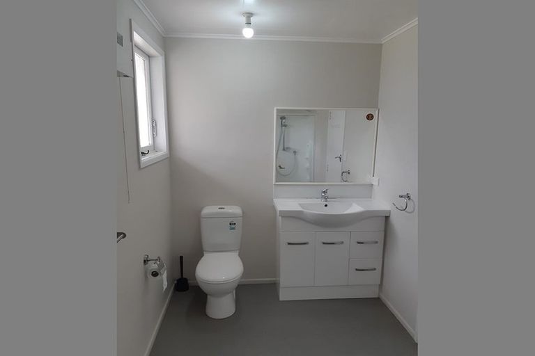 Photo of property in 28 Ussher Place, Pakuranga Heights, Auckland, 2010