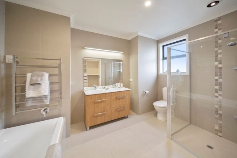 Photo of property in 7 Manurau Crescent, Merrilands, New Plymouth, 4312