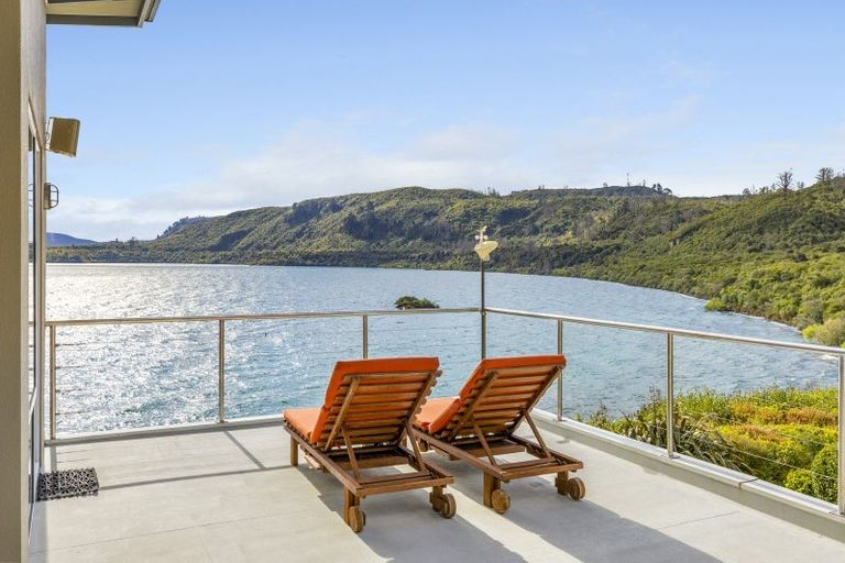 Photo of property in 26 Whakamoenga Point, Acacia Bay, Taupo, 3385
