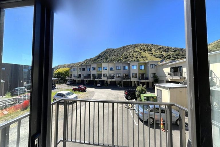 Photo of property in Te Kakariki Apartments, 1/1 Wellington Road, Paekakariki, 5034