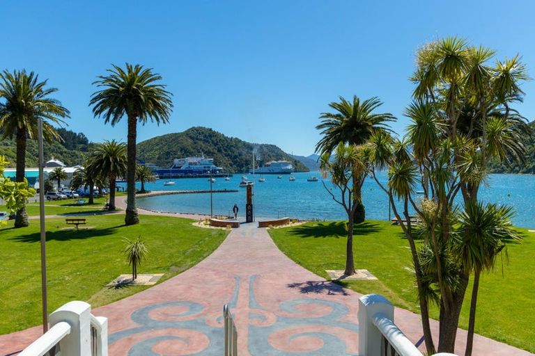 Photo of property in Oxleys Rock Apartments, 401/6 London Quay, Picton, 7220