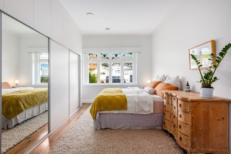 Photo of property in 137 Onepu Road, Lyall Bay, Wellington, 6022