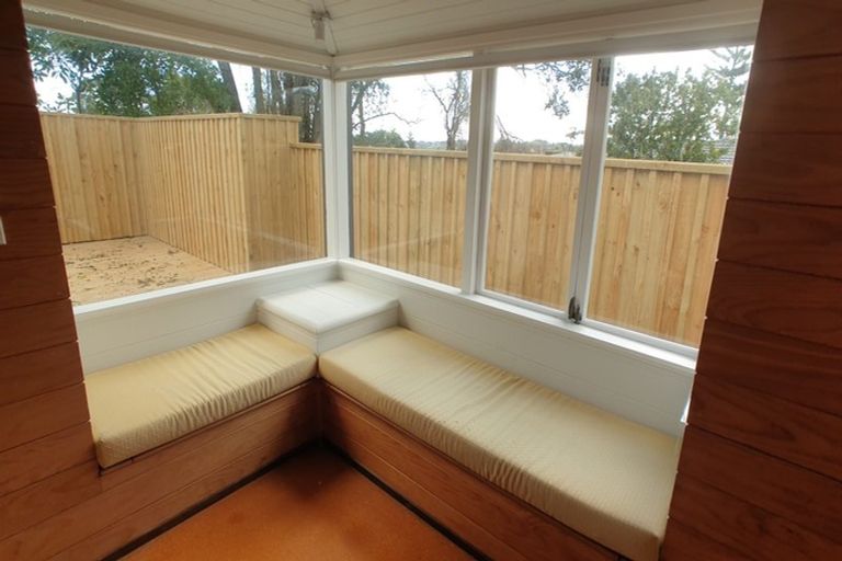 Photo of property in 56 Woodstock Road, Forrest Hill, Auckland, 0620