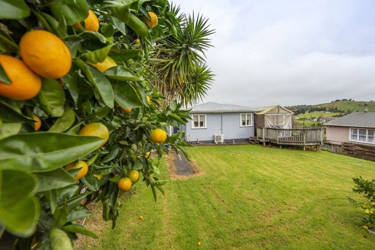 Photo of property in 26 View Street, Maungaturoto, 0520