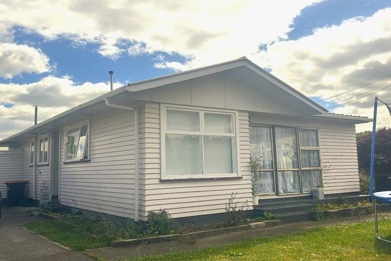 Photo of property in 1 Firth Place, Awapuni, Palmerston North, 4412