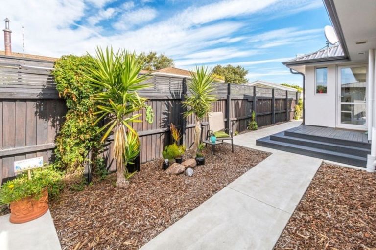 Photo of property in 51 Orrick Crescent, Avondale, Christchurch, 8061