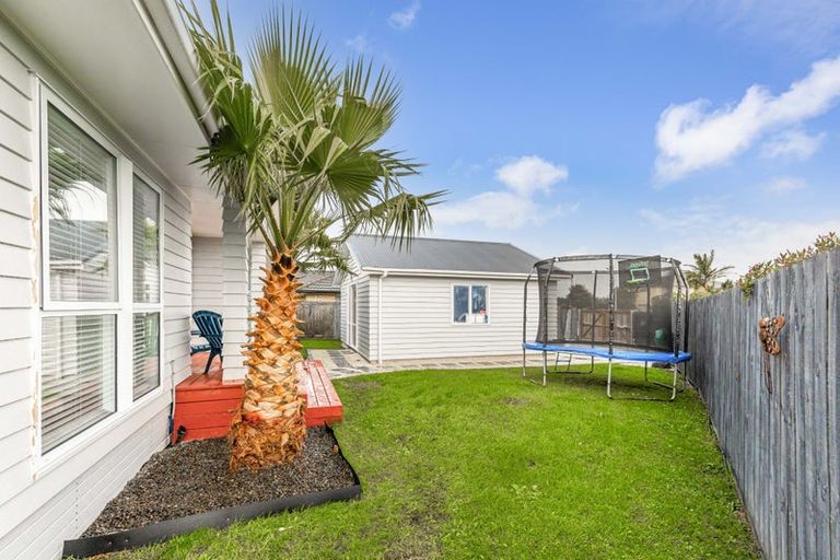 Photo of property in 16 Aitkenhead Court, Parakai, 0830