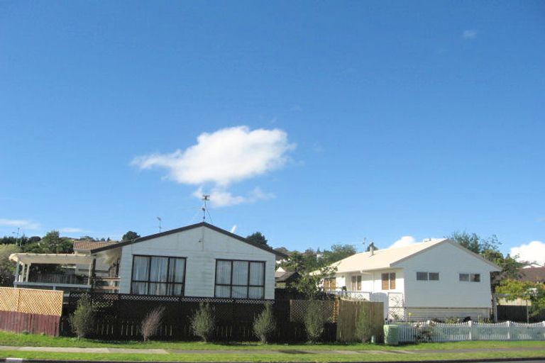 Photo of property in 10a De Quincey Terrace, Highland Park, Auckland, 2010
