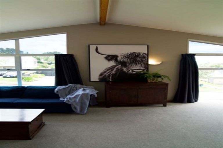Photo of property in 5 Quinn Grove, Ranui, Porirua, 5024