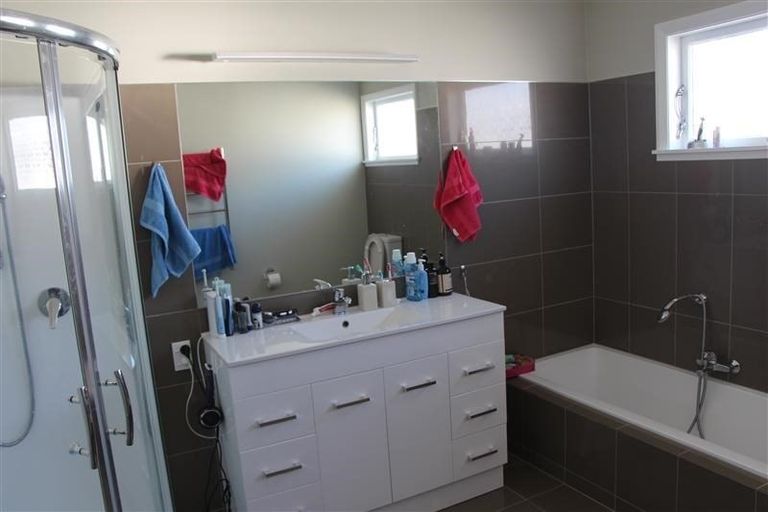 Photo of property in 4 Stamford Grove, Avalon, Lower Hutt, 5011