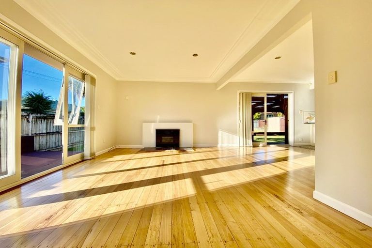 Photo of property in 17 View Road, Papakura, 2110