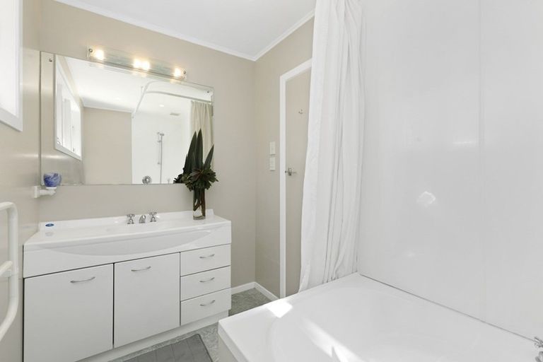 Photo of property in 301 Dowse Drive, Maungaraki, Lower Hutt, 5010