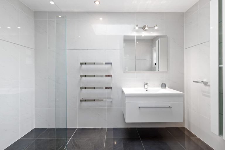 Photo of property in 1/26 Manly Esplanade, Browns Bay, Auckland, 0630