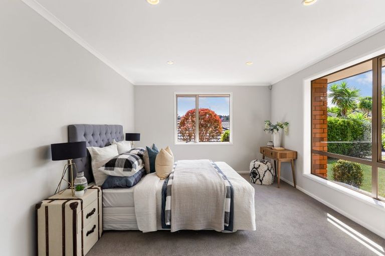 Photo of property in 5 Sunvista Avenue, Oteha, Auckland, 0632