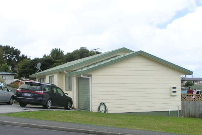 Photo of property in 19 Broadfield Street, Massey, Auckland, 0614
