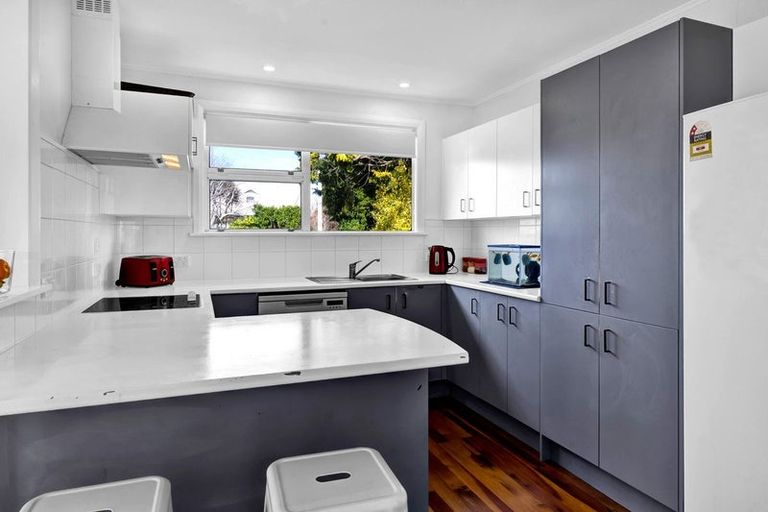 Photo of property in 16 Dives Avenue, Hawera, 4610