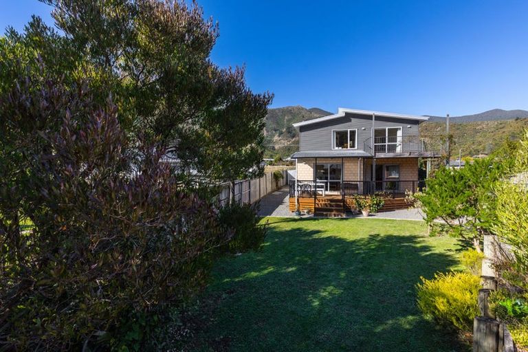 Photo of property in 255 Waikawa Road, Waikawa, Picton, 7220