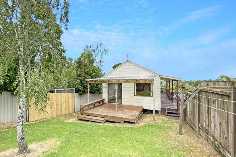 Photo of property in 1/23 Flaunty Place, West Harbour, Auckland, 0618