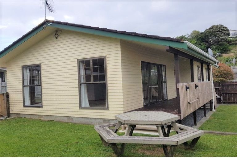 Photo of property in 86 Omapere Street, Whitby, Porirua, 5024