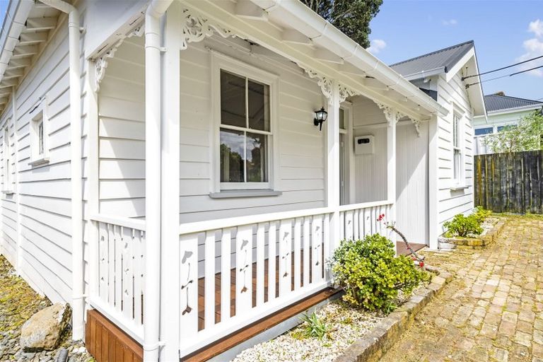 Photo of property in 42 Blockhouse Bay Road, Avondale, Auckland, 1026