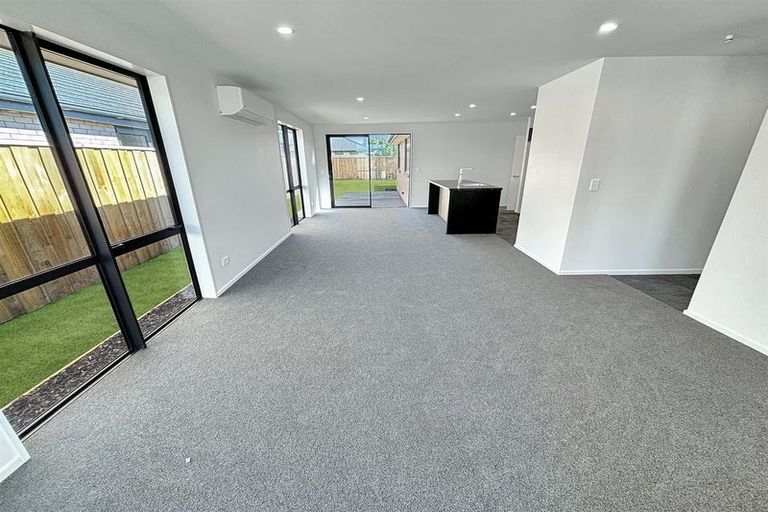 Photo of property in 10 Applegrove Crescent, Belfast, Christchurch, 8051