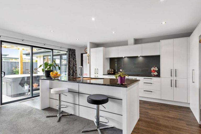 Photo of property in 99 Shillingford Boulevard, Rolleston, 7615