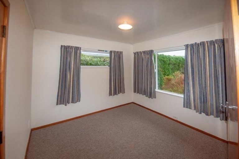 Photo of property in 23 Oswald Crescent, Paparangi, Wellington, 6037