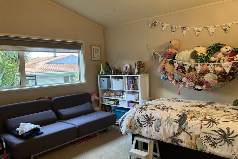 Photo of property in 4a Bemrose Place, Cockle Bay, Auckland, 2014