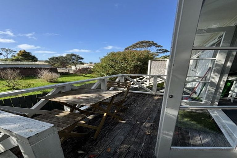 Photo of property in 2/10 William Bond Street, Stanley Point, Auckland, 0624