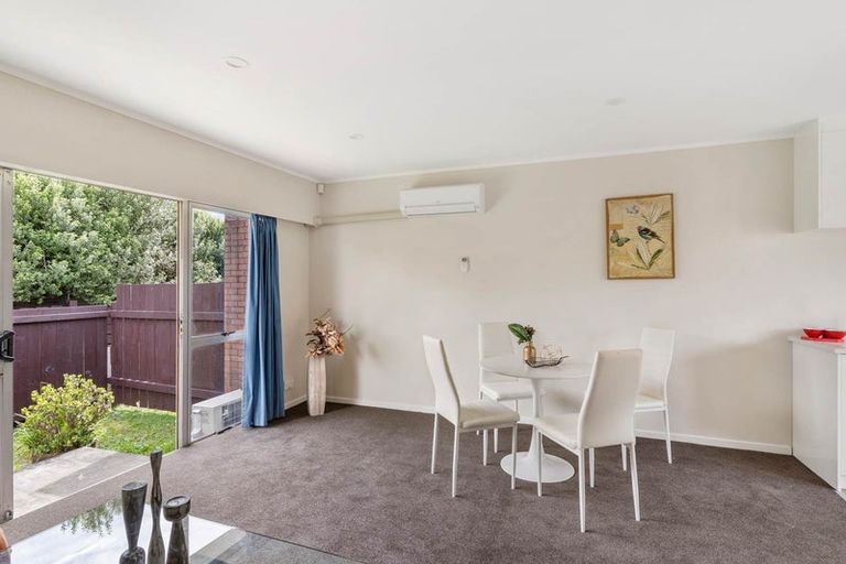 Photo of property in 2/94 Beaumonts Way, Manurewa, Auckland, 2102