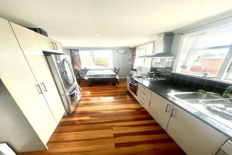 Photo of property in 50 St Leonards Road, Kelston, Auckland, 0602