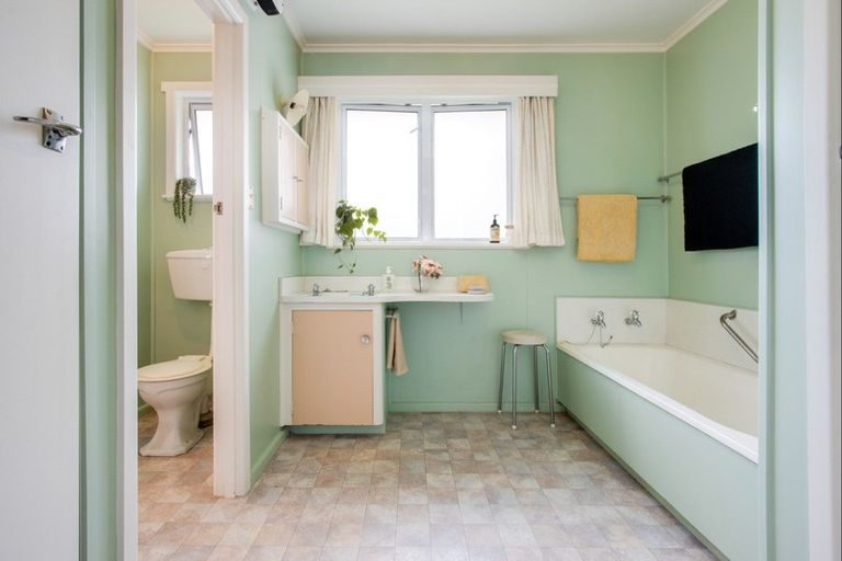 Photo of property in 18 Barnard Avenue, Maraenui, Napier, 4110