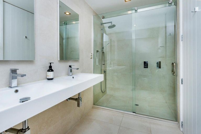 Photo of property in 306 Hurstmere Road, Takapuna, Auckland, 0622