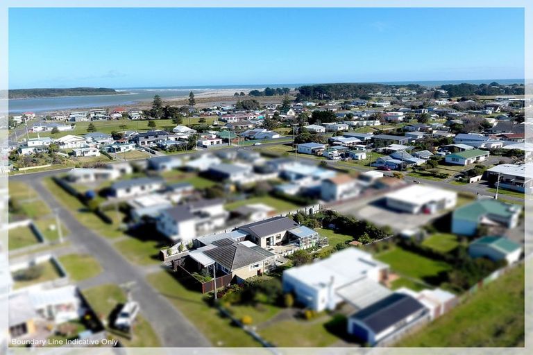 Photo of property in 8 Huia Street, Foxton Beach, Foxton, 4815