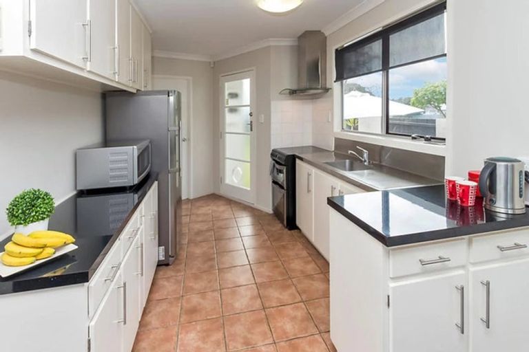 Photo of property in 18 Blanche Way, Half Moon Bay, Auckland, 2012