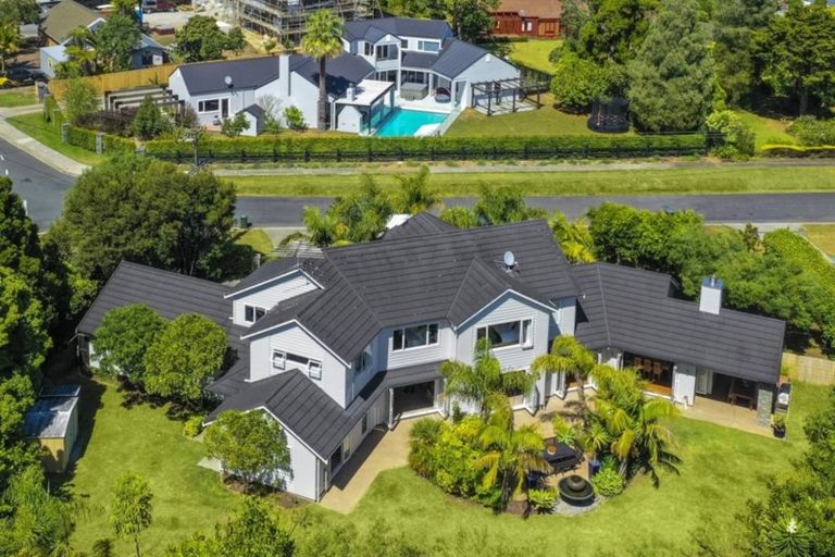 Photo of property in 2 Oscar Road, Greenhithe, Auckland, 0632