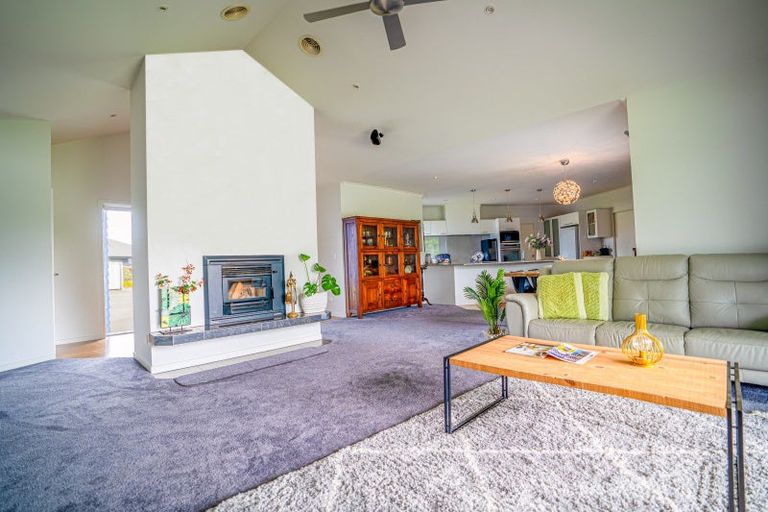 Photo of property in 24 Charteris Rise, Riverdale, Gisborne, 4010