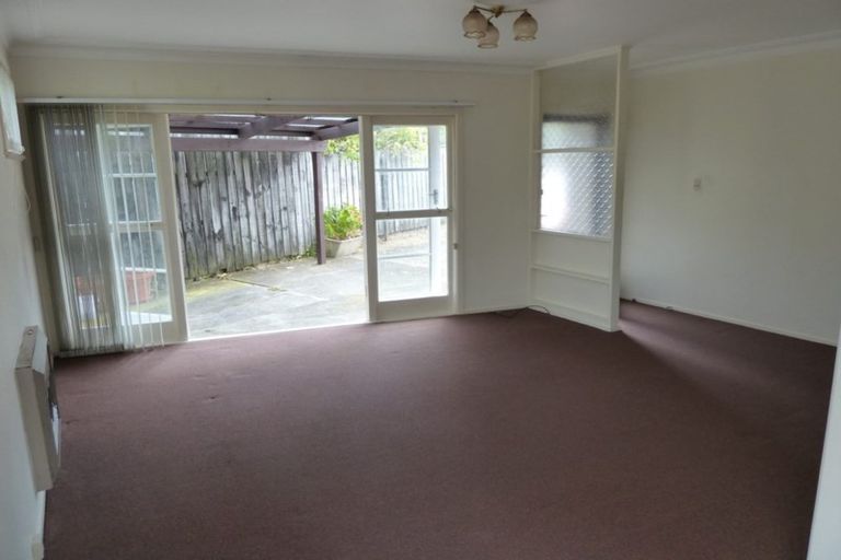 Photo of property in 2/25 Nutsey Avenue, Northcote, Auckland, 0627