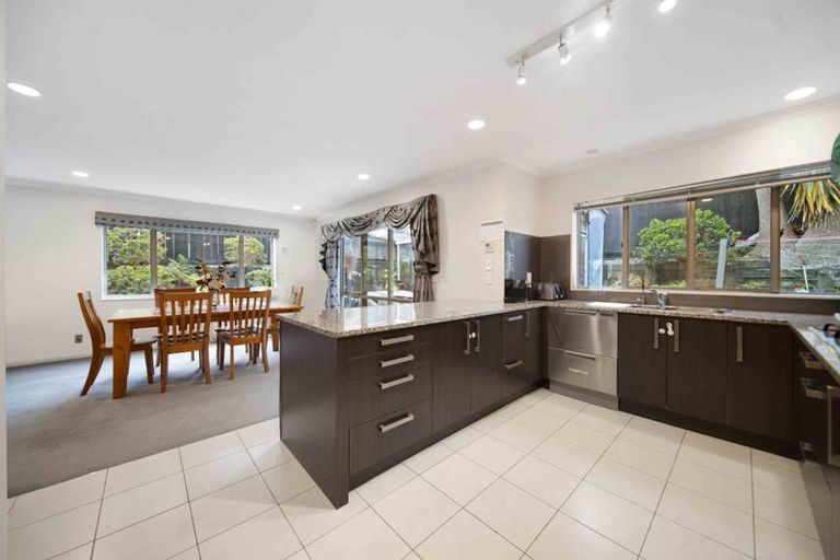 Photo of property in 9 Seresin Crescent, Flat Bush, Auckland, 2016