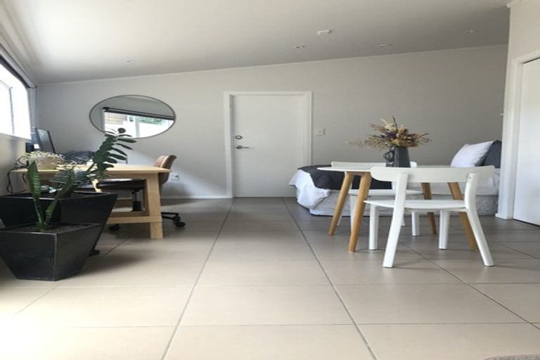 Photo of property in 20 Trelawn Place, Cockle Bay, Auckland, 2014