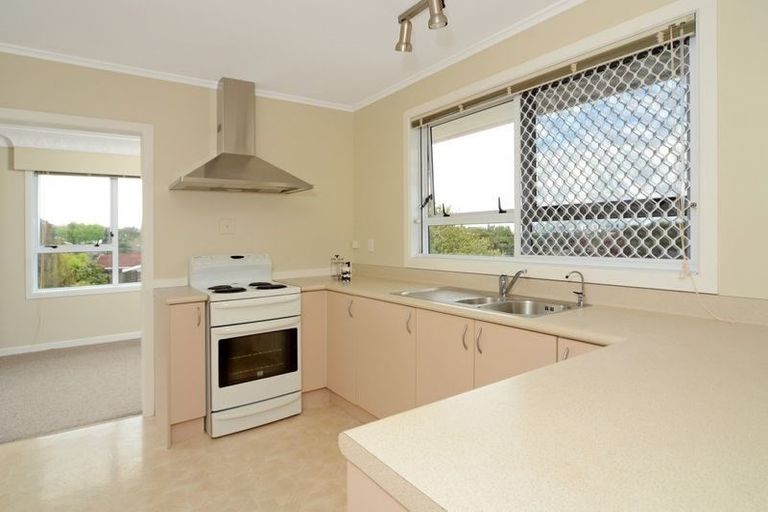 Photo of property in 44 Fowler Street, Northcote, Auckland, 0627