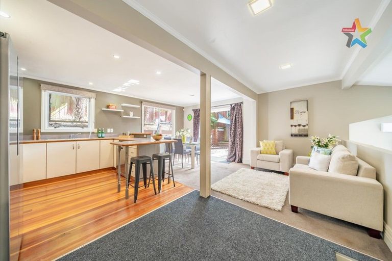 Photo of property in 2/150 Tirohanga Road, Tirohanga, Lower Hutt, 5010