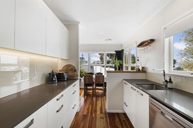 Photo of property in 1/982 East Coast Road, Northcross, Auckland, 0632