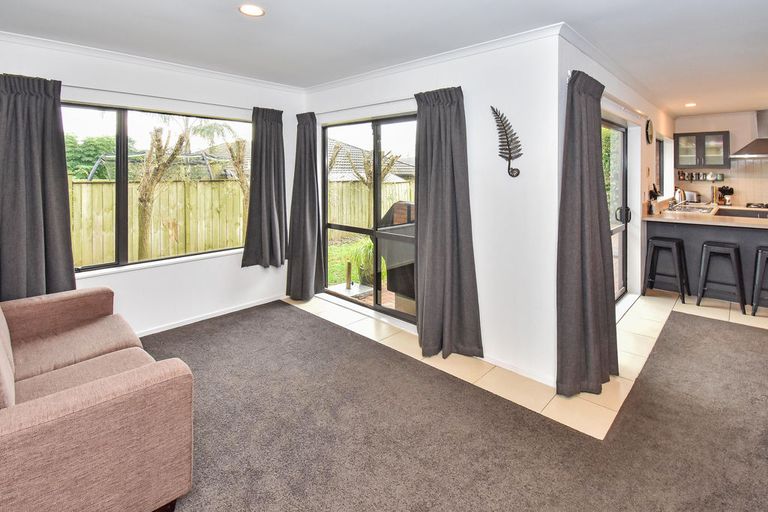 Photo of property in 53 Blackwood Drive, Wattle Downs, Auckland, 2103