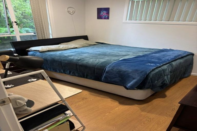 Photo of property in 15 Noeleen Street, Glenfield, Auckland, 0629