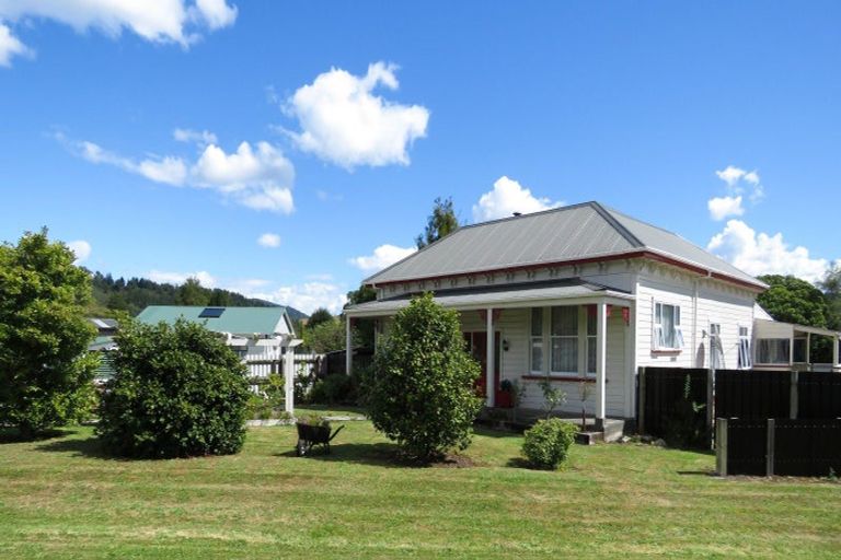 Photo of property in 28 Victory Street, Reefton, 7830